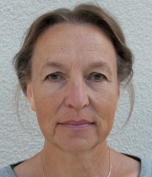 Criticism IRL: Dancing, Touching, Sharing or: The Critic Turns Poet